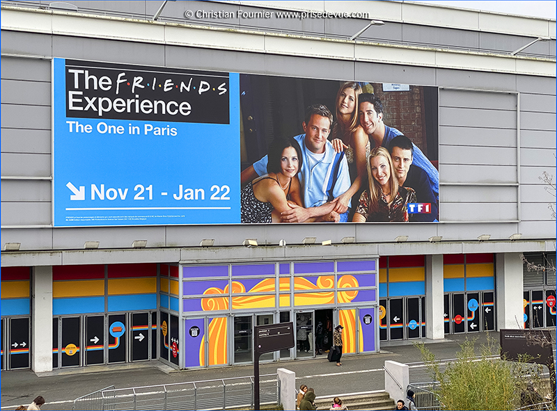 Affiche FRIENDS™, Joey, Ross et Chandler sur le canapé